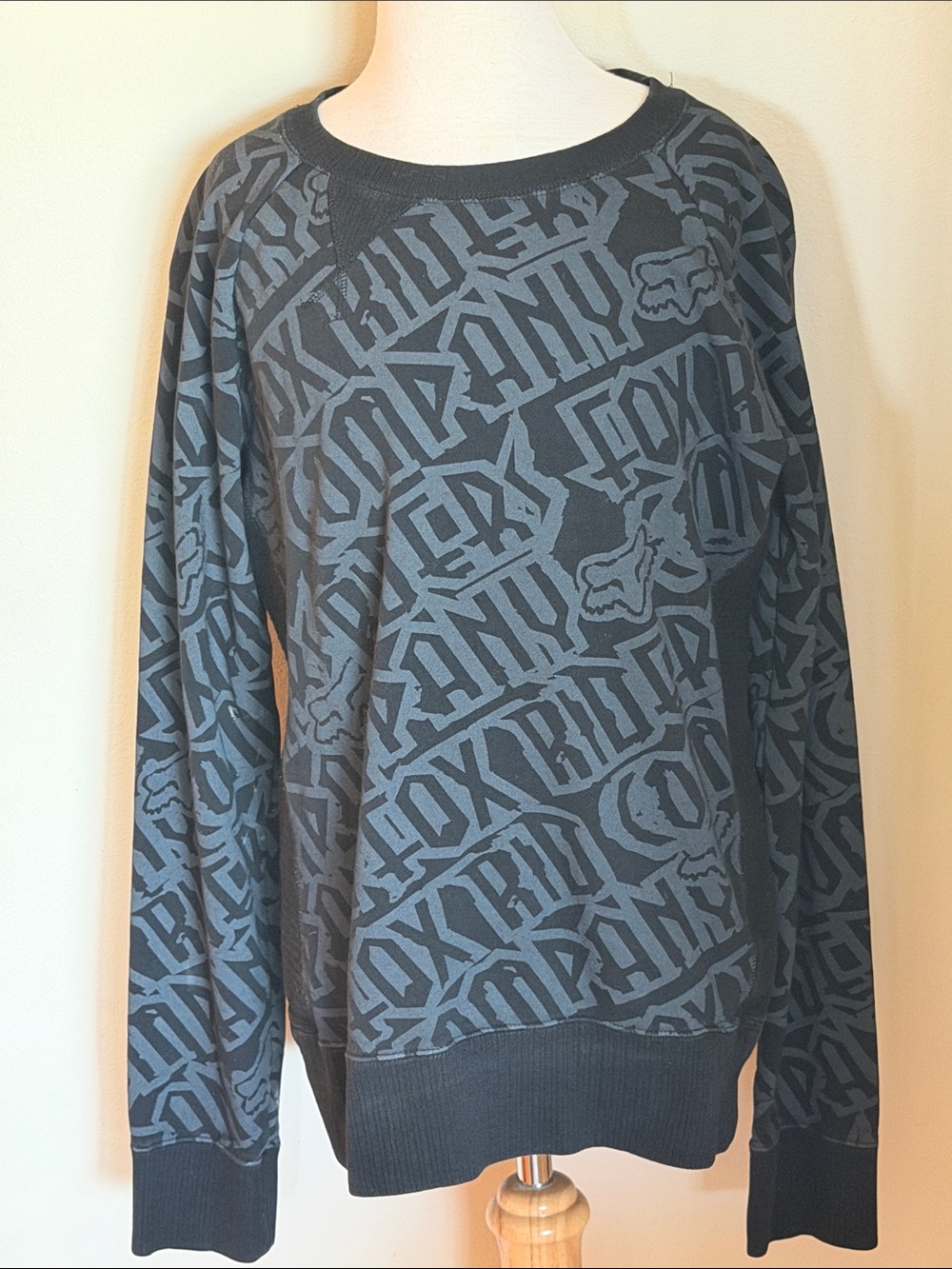 EUC Women’s Large Fox Black & Gray All-Over Logo Crewneck Sweatshirt